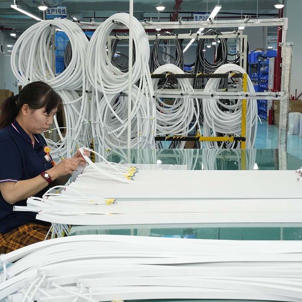QUAN HE Lighting Co., Ltd. manufacturer production line